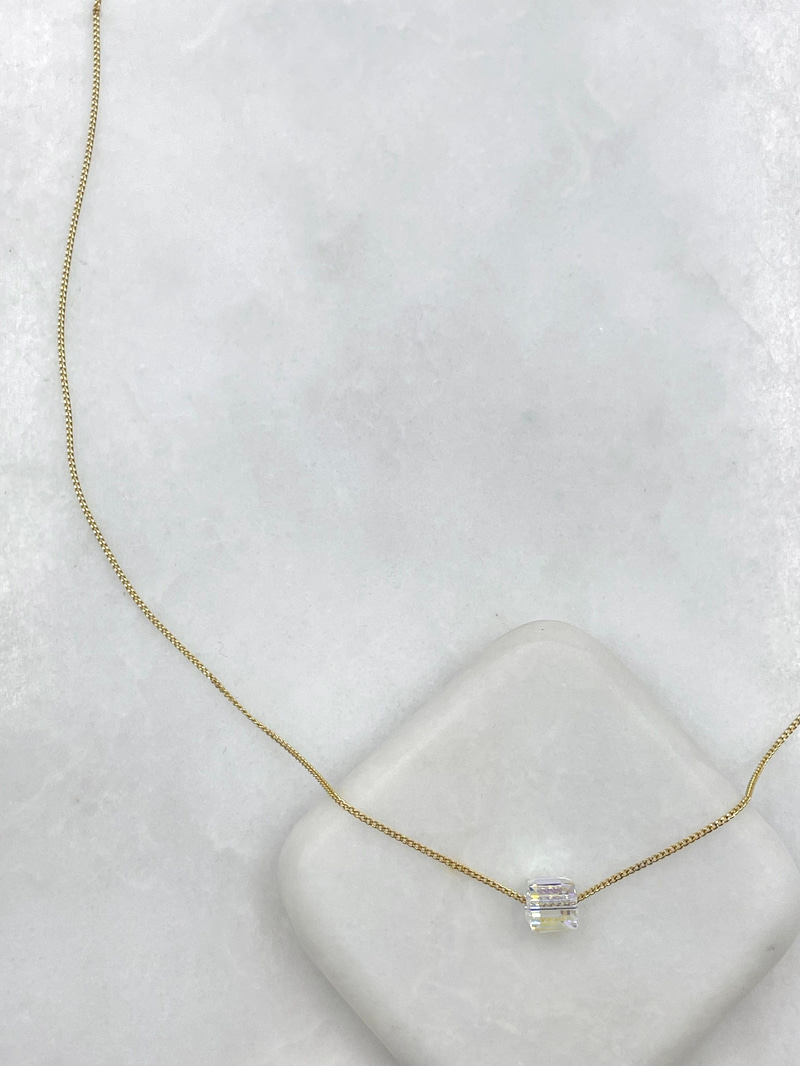Özel Seri Yansımalı Küp Swarovski Kolye Gold