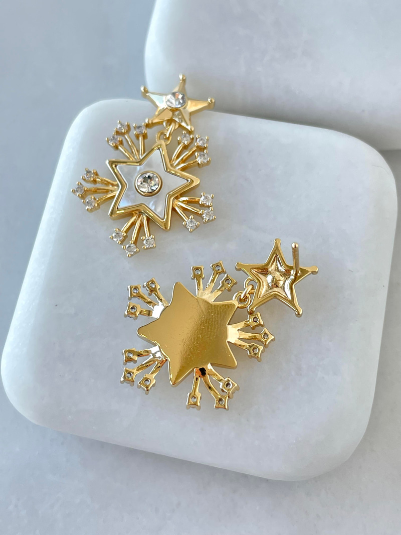 Özel Seri Sedefli Yıldız Sallantılı Küpe Gold