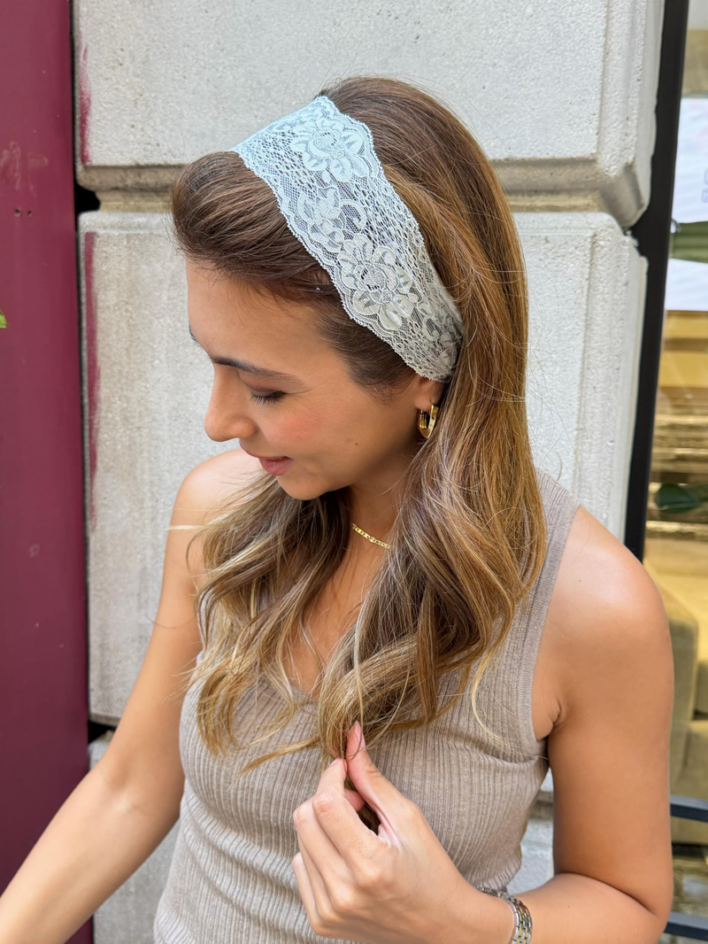 Çiçek Desenli Dantel Bandana Beyaz