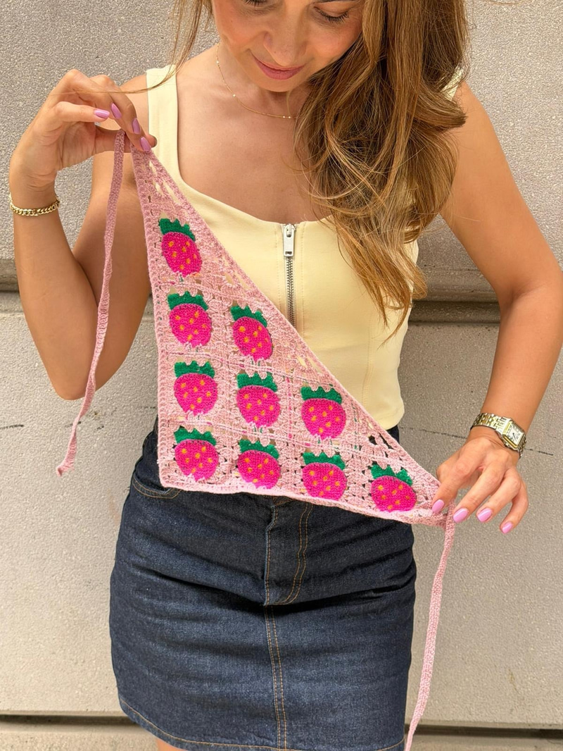 Çilek Desenli Örgü Bandana Pembe