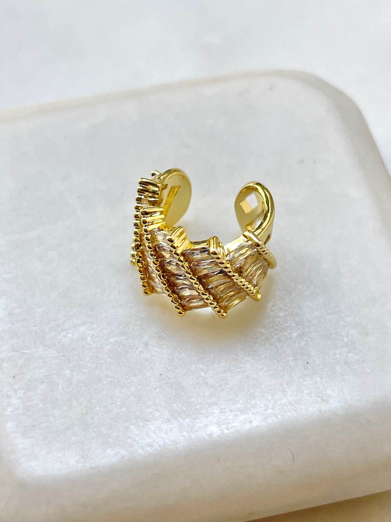 Baget Taşlı Yatay Model Kıkırdak Küpe Gold