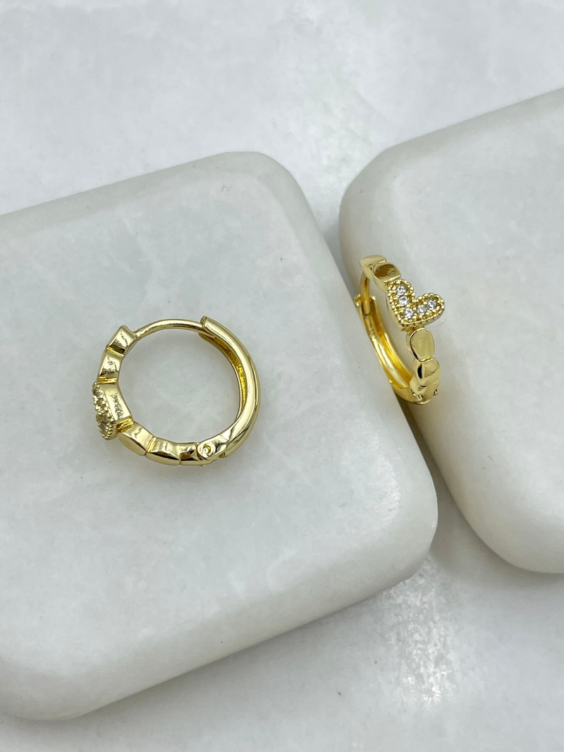 Özel Seri Gömme Taşlı Arpa Model Kalp Küpe Gold