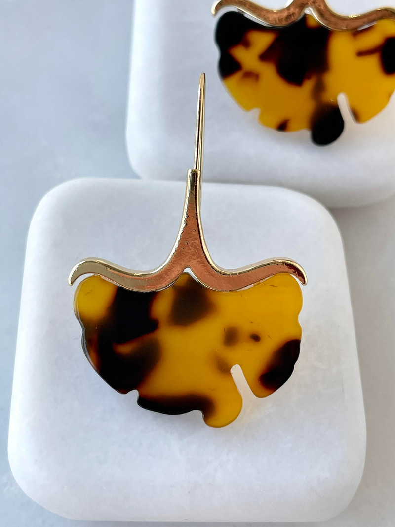 Gold Detaylı Leopar Reçine Küpe Kahve