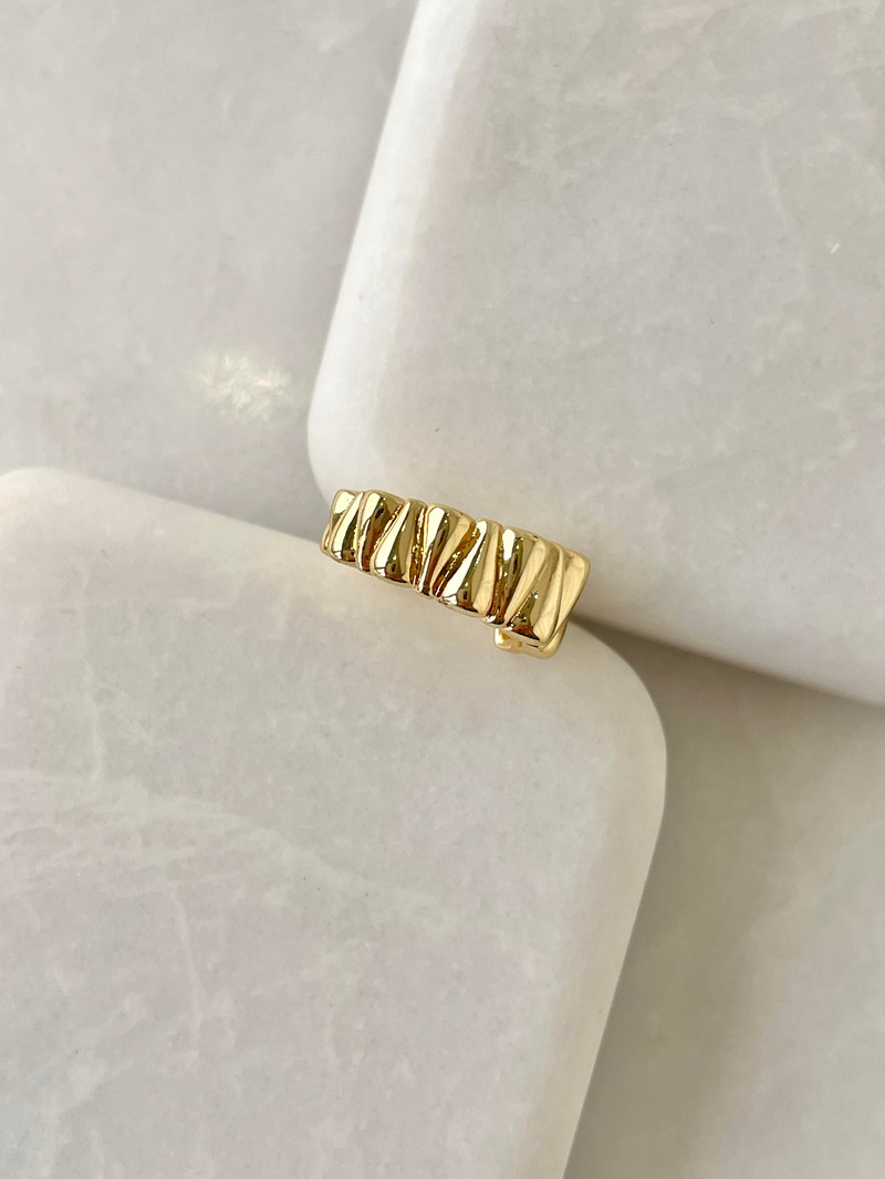 Altın Kaplama Şerit Damla Model Kıkırdak Küpe Gold