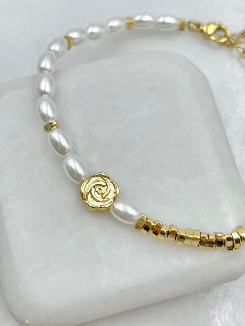 Özel Seri Gül Detaylı İnci Bileklik Gold