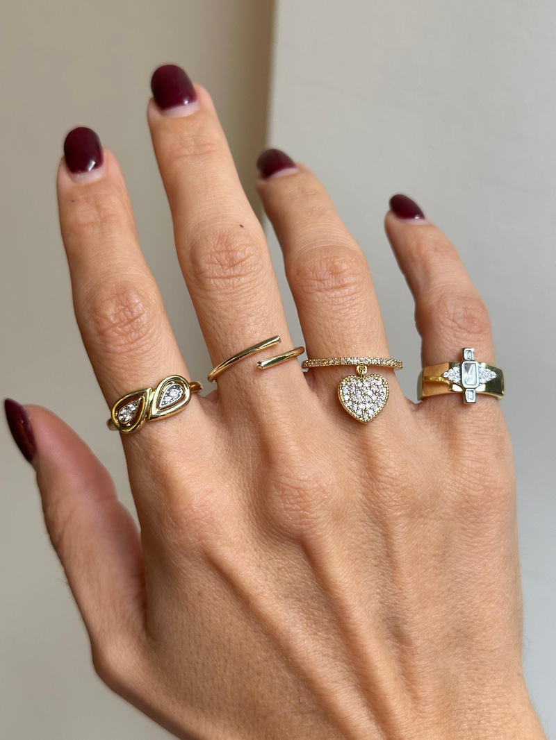 Altın Kaplama Gömme ve Kristal Taşlı Köşeli Serçe Parmak Yüzüğü Gold