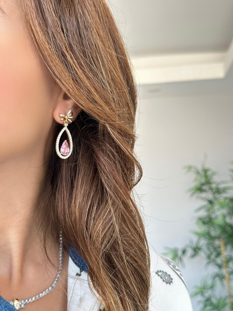Özel Seri Pembe Kristal Taşlı Fiyonk Küpe