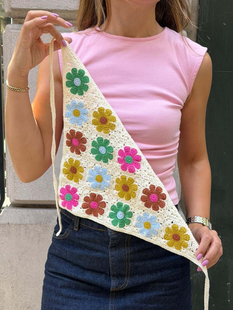 Çiçek Motifli İpli Üçgen Bandana Renkli