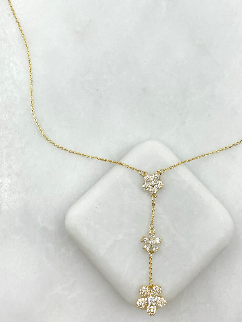 Altın Kaplama Üçlü Kristal Çiçek Sallantılı Kolye Gold