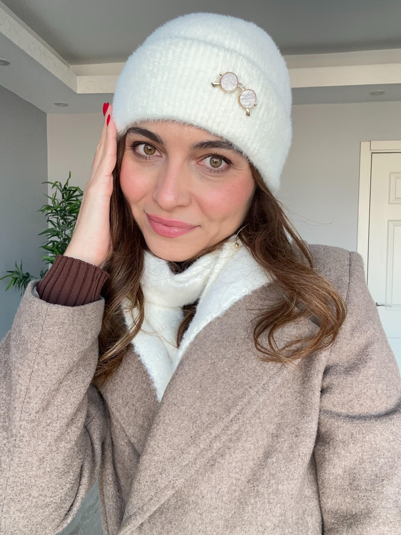 Kristal Taşlı Daire Gözlük Broş Ekru