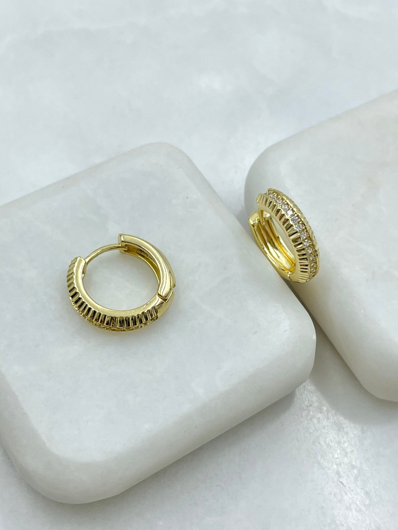 Özel Seri Desenli Gömme Taşlı Halka Küpe Gold