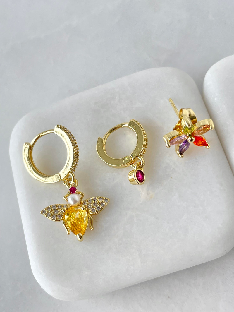 Altın Kaplama Üçlü Kristal Taşlı Arı Sallantılı Küpe Gold