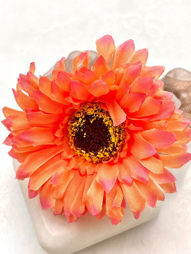 Kasımpatı Scrunchie Toka Yavruağzı