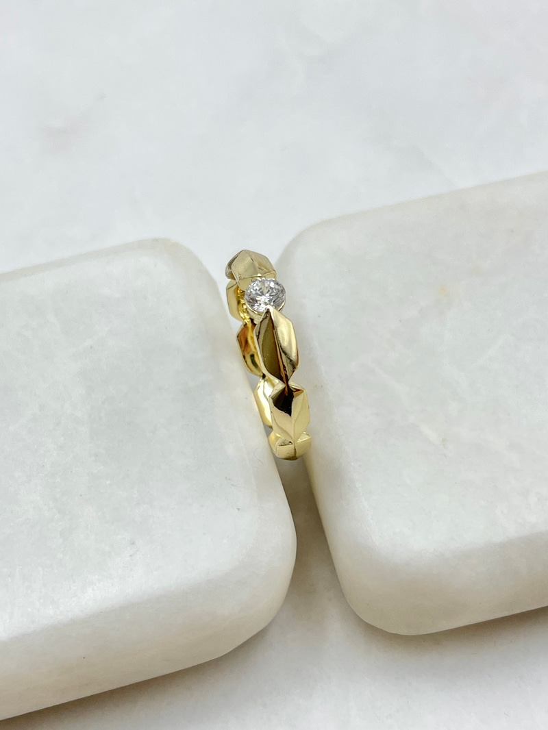 Özel Seri Daire Taşlı Şekilli Yüzük Gold