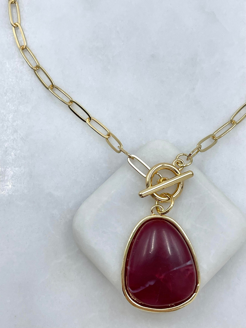 Altın Kaplama Doğal Taşlı Önden Kilit Vintage Kolye Bordo