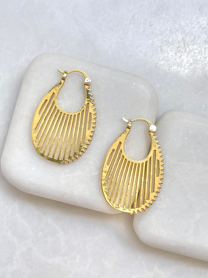 Altın Kaplama Gömme Taşlı Oval Model Tasarım Küpe Gold