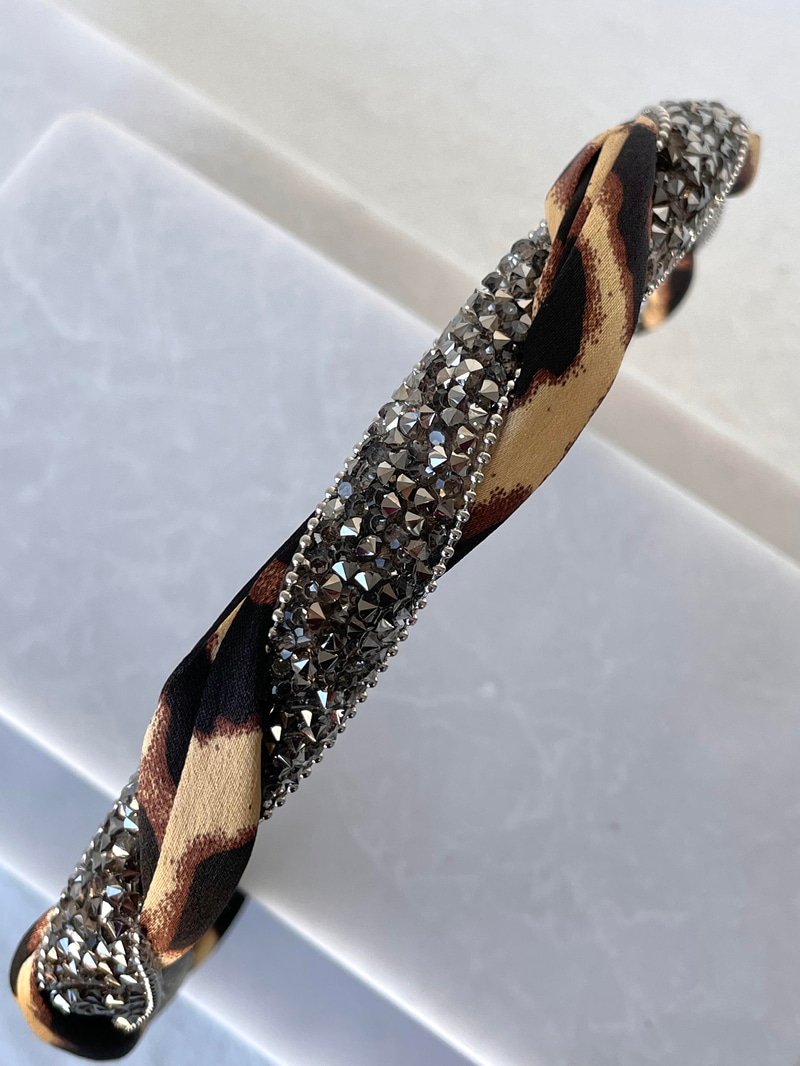 Kristal Füme Taşlı Burgu Leopar Taç Kahve