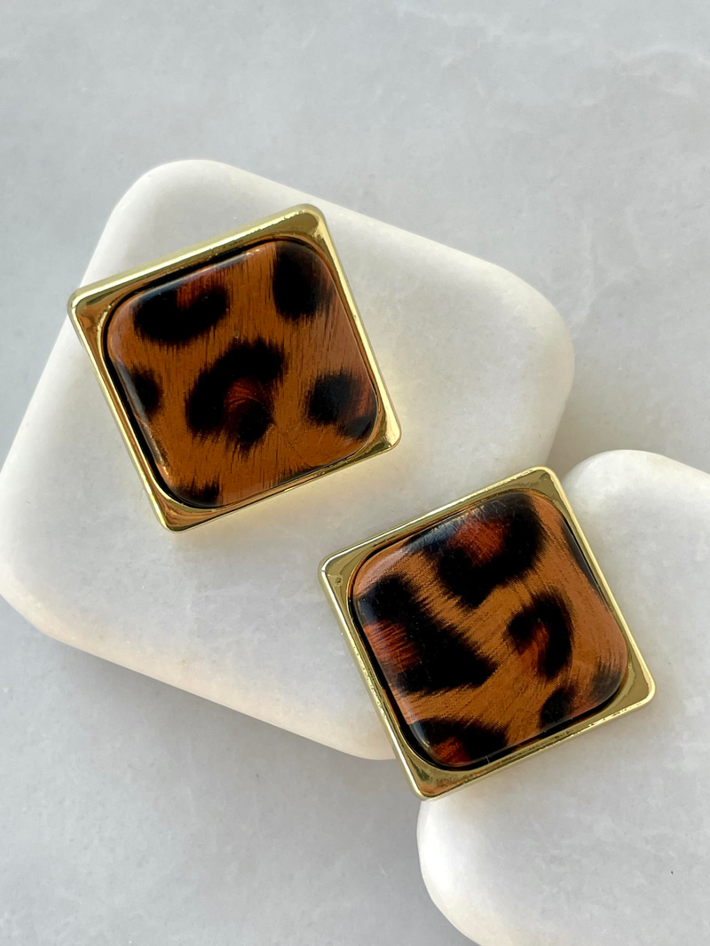Gold Detaylı Dört Kenarlı Leopar Küpe