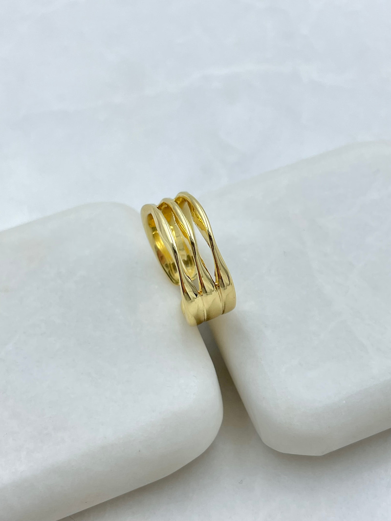 Altın Kaplama Dalgalı Üç Şerit Yüzük Gold