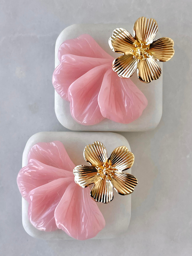 Altın Kaplama Sallantılı Lotus Küpe Pembe