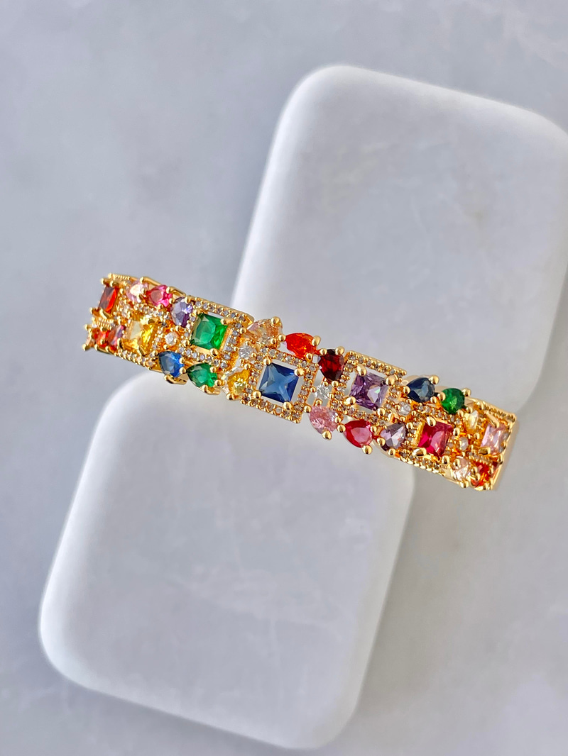 Altın Kaplama Renkli Kristal Taşlı Kare Model Kelepçe Gold