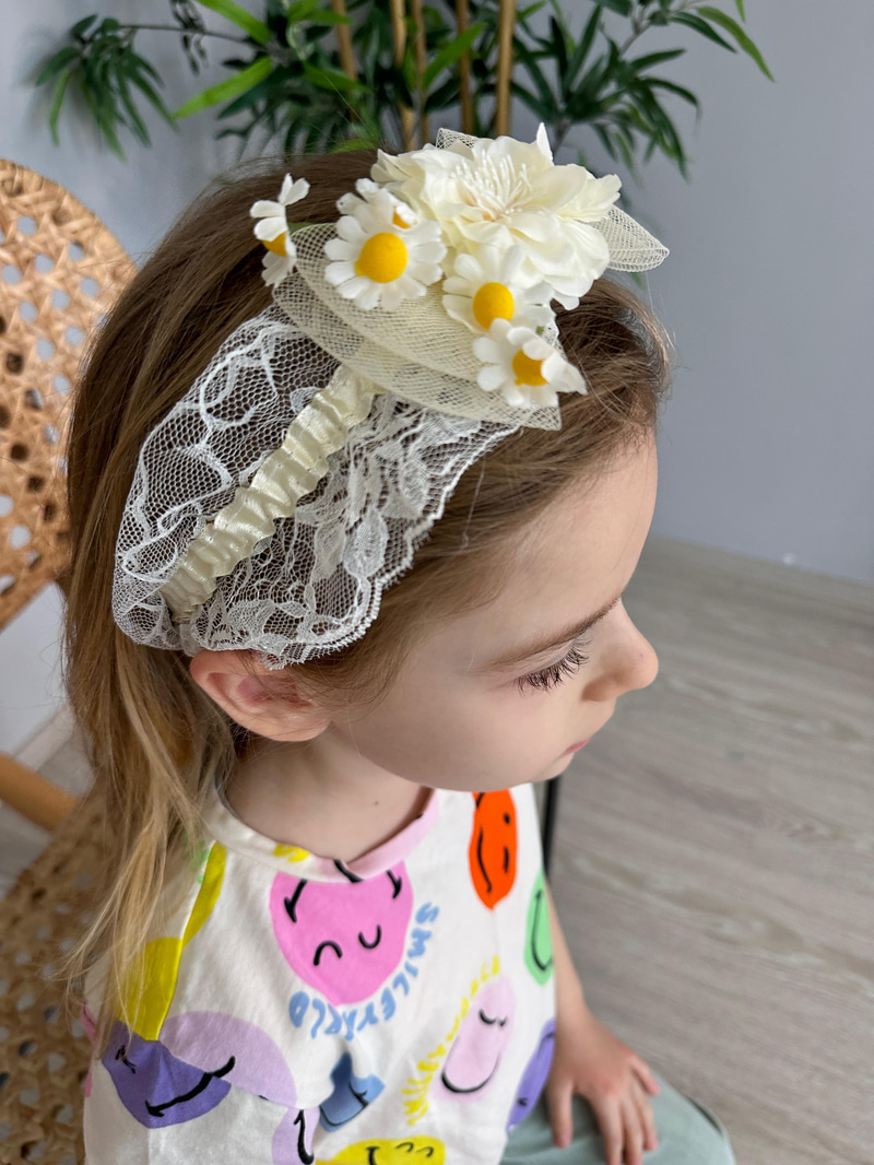 Kurdele ve Papatya Model Lastikli Bandana