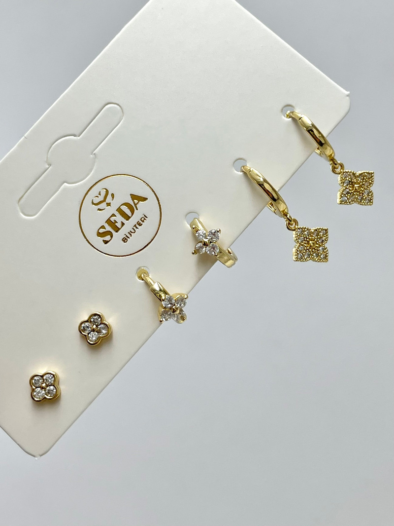 Kristal Taşlı Çiçek Model Altılı Set Küpe Gold