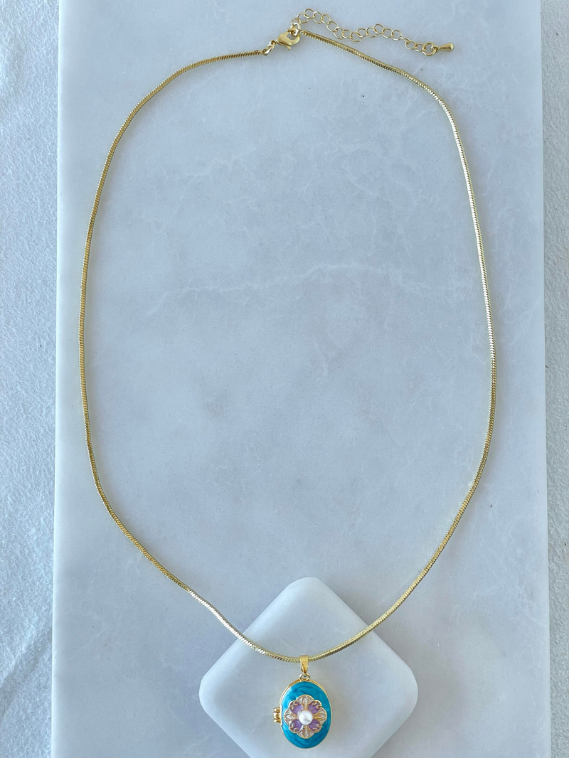 Altın Kaplama İncili Çiçek Model Kapaklı Kolye Mavi