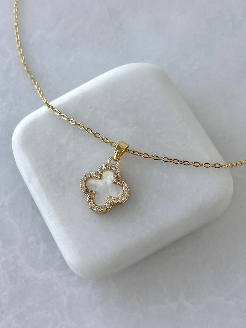 Çelik Taşlı Yonca Kolye Beyaz-Altın