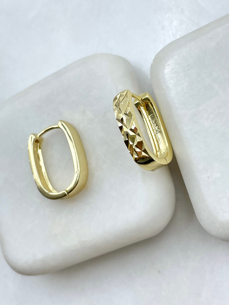 Üçgen Yansımalı U Küpe Gold