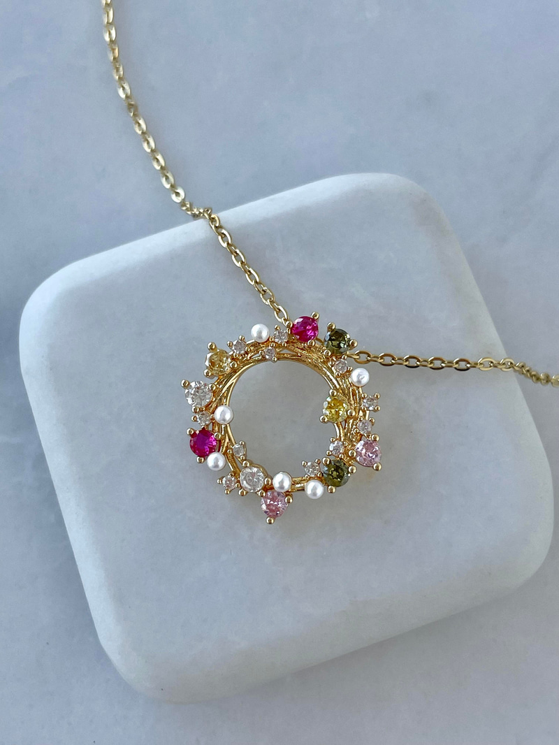 Çelik Renkli Kristal Taşlı Daire Kolye Gold