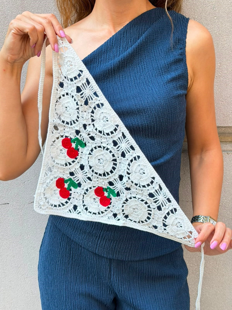 Kiraz Desenli Üçgen İpli Bandana Ekru Renkli