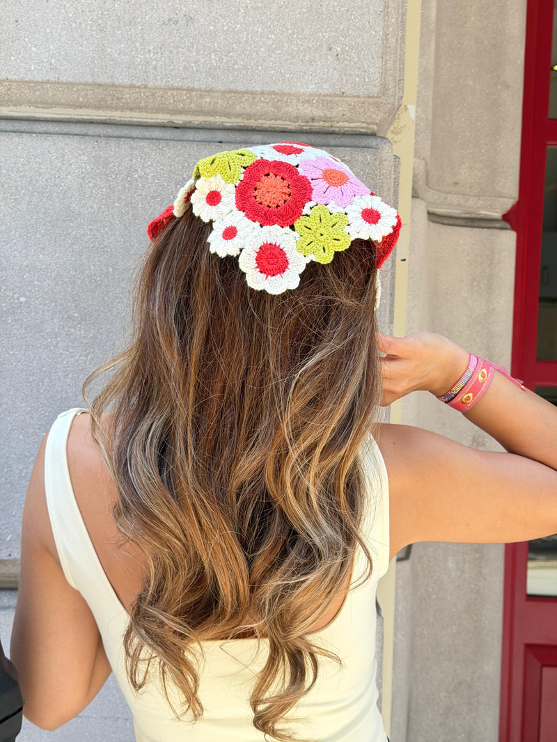 Kırmızı Çiçekli Üçgen İpli Bandana Renkli