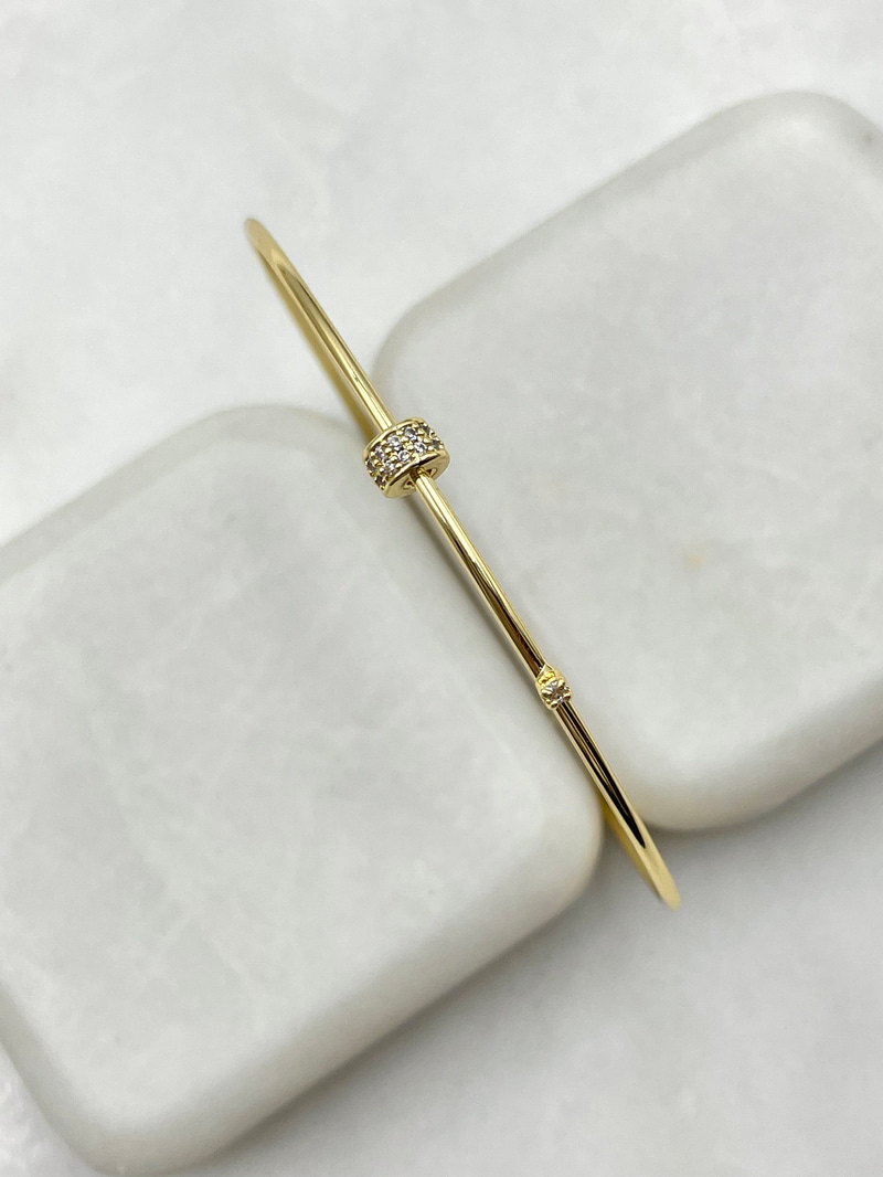 Taşlı Silindir Model Minimal Kelepçe Gold