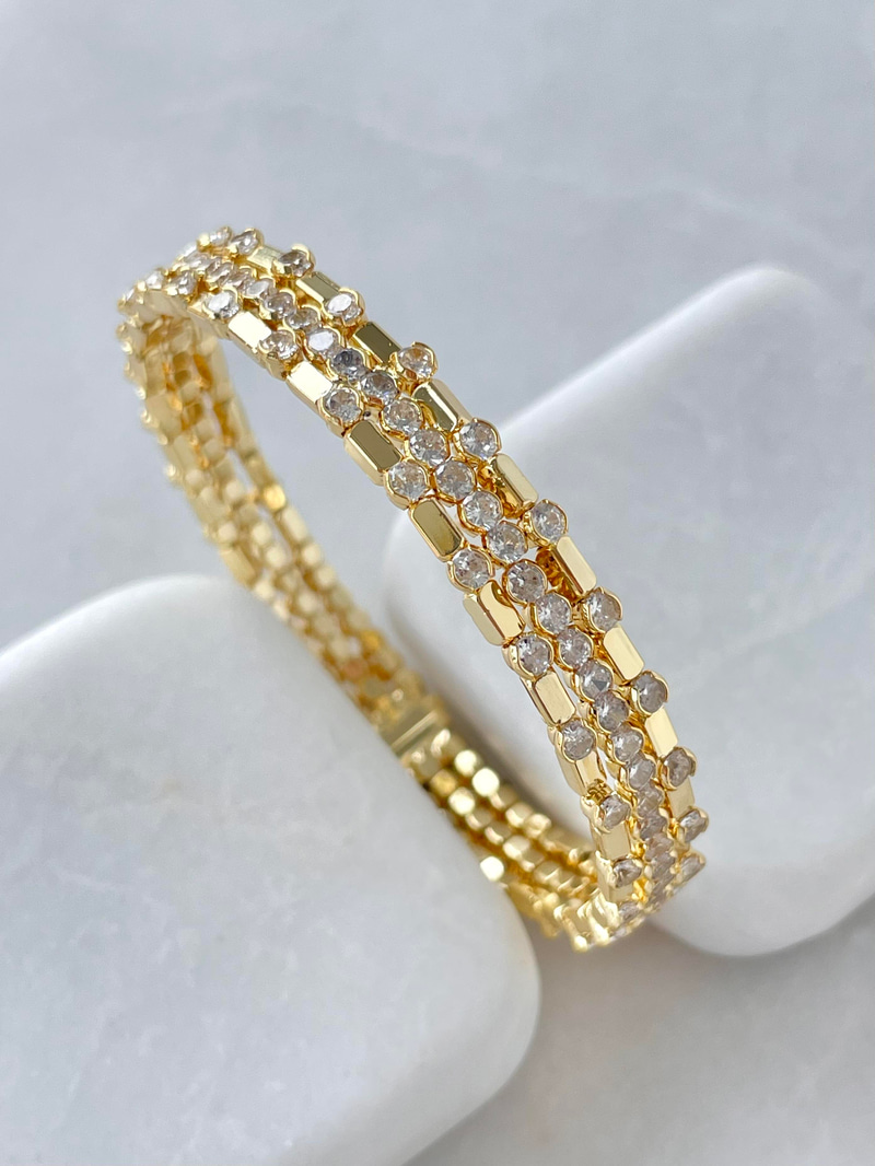 Altın Kaplama Plaka ve Kristal Taşlı Yaylı Kelepçe Gold