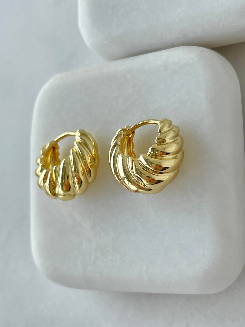 Özel Seri Çizgili Bombe Halka Küpe Gold