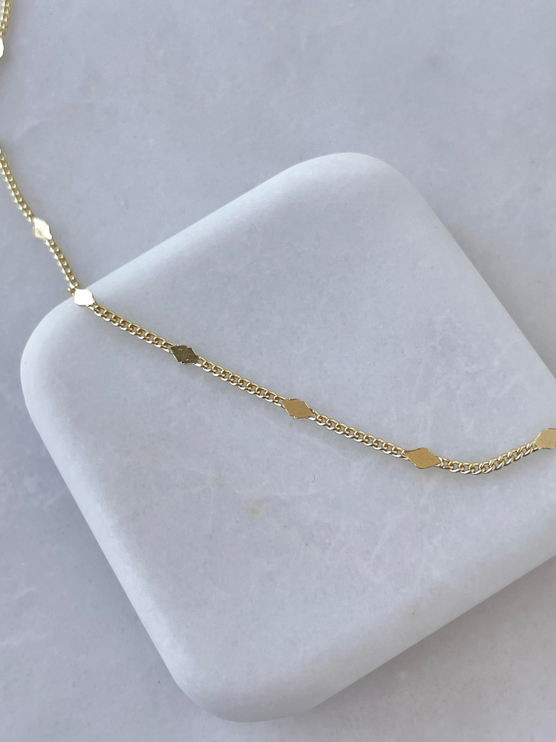 Özel Seri Üçgen Pul Yansımalı Zincir Kolye Gold