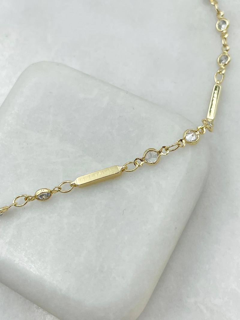 Altın Kaplama Sütun Detaylı Daire Zirkon Taşlı Kolye Gold