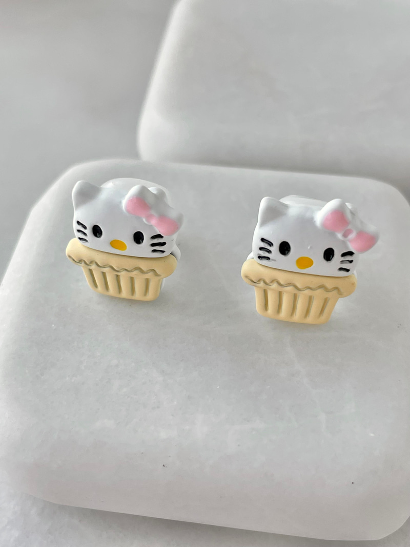 Pembe Fiyonklu Hello Kitty Çocuk Küpesi Renkli