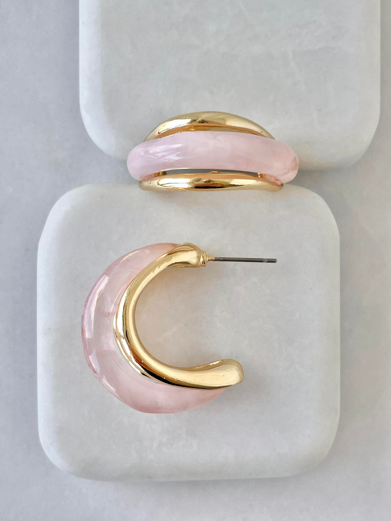 Gold Detaylı Akrilik Küpe Pembe