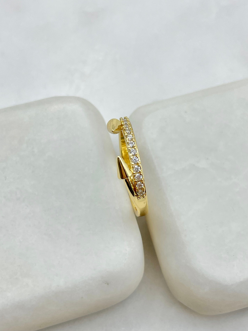 Gömme Taşlı Çivi Model Yüzük Gold