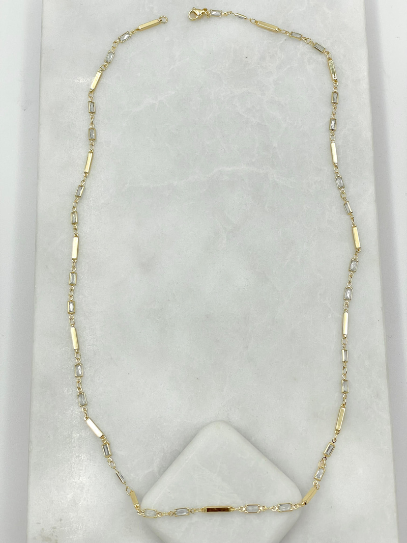 Altın Kaplama Sütun Detaylı Zirkon Taşlı Kolye Gold