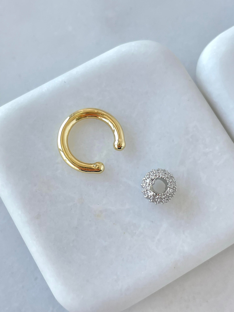 Altın Kaplama Zirkon Charmlı Çift Renk Kıkırdak Küpe Gold