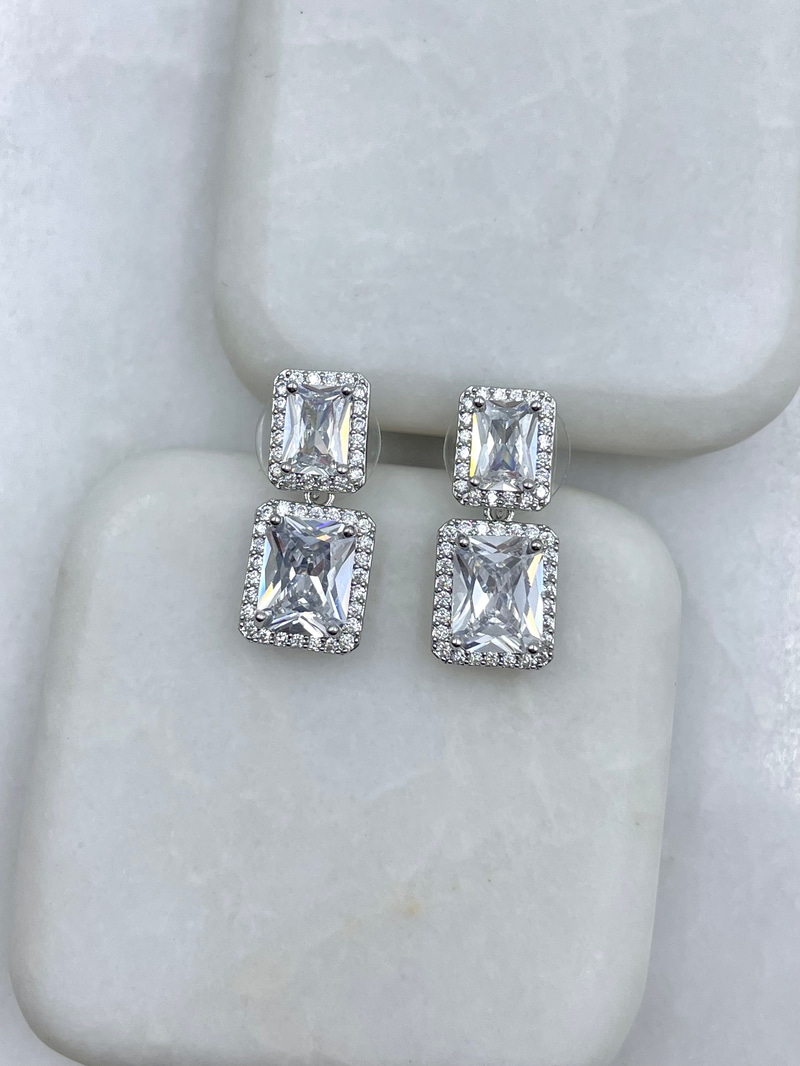 Altın Kaplama Gömme ve Kristal Taşlı Dikdörtgen Sallantılı Küpe Gümüş