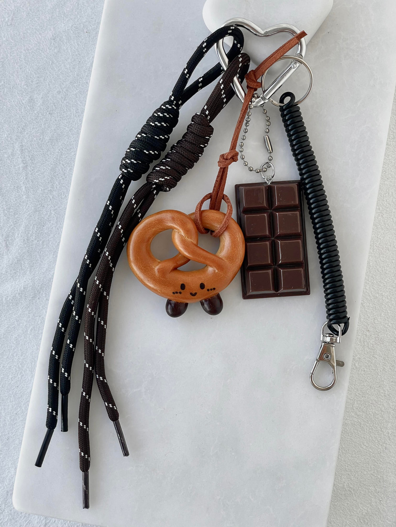 Kraker ve Çikolatalı Çanta Aksesuarı