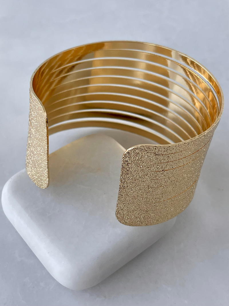 Altın Kaplama Işıltılı Çizgili Kelepçe Gold