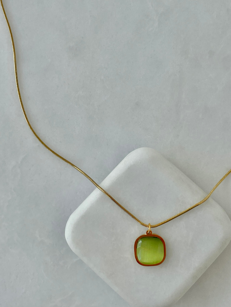 Çelik Kare Opal Taşlı Kolye Yeşil-Gold