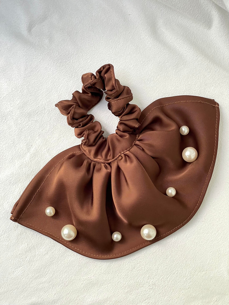 İncili Saten Tasarım Scrunchie Toka Kahve