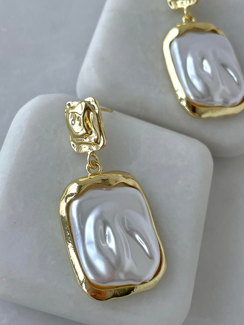 Altın Kaplama Sedefli Dikdörtgen Sallantılı Küpe