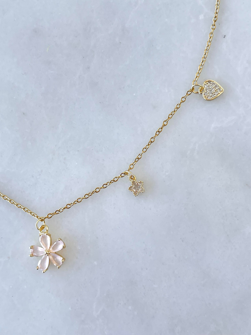 Çelik Pembe Kristal Taşlı Çiçek Kolye Gold